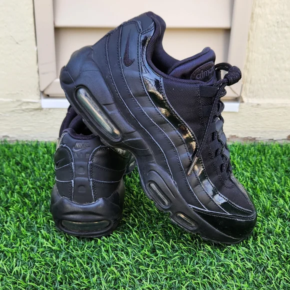 Nike Air Max 95 All Black Sneakers - Picture 1 of 6